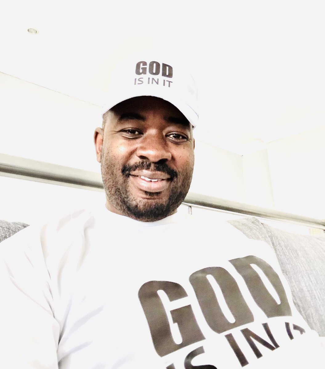 VaRapisa's tweet photo. ♥️ for tema razor blade and 🔄 retweet for @nelsonchamisa

Team.                                  The          
Razor blade.               The big Tree
         👇.                          Chamisa👇 https://t.co/NRxmAIEcVQ