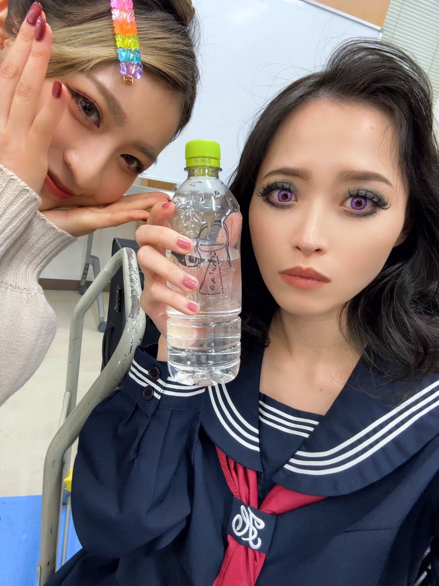 chitose11machi's tweet photo. #仮面ライダーガヴ
お水取りに行ったら幸果画伯の似顔絵が…！！！！！
どう？似てる？😐笑 https://t.co/2K2ixbS06u