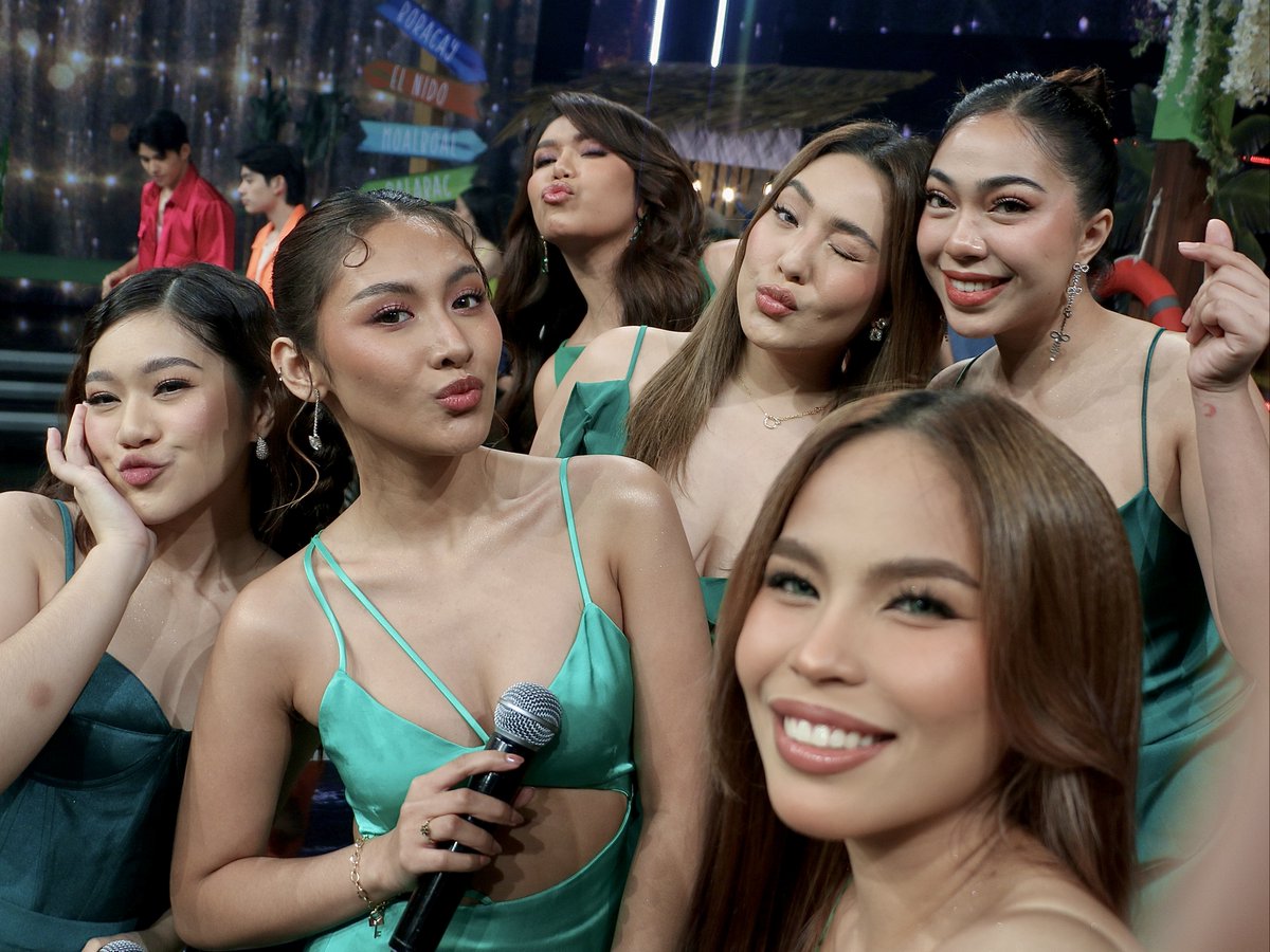 THE KWEENS ARE HERE! 👑 #AOSSuperSexy

Maki-jamming na with the women of Queendom ngayon sa #AllOutSundays on GMA!