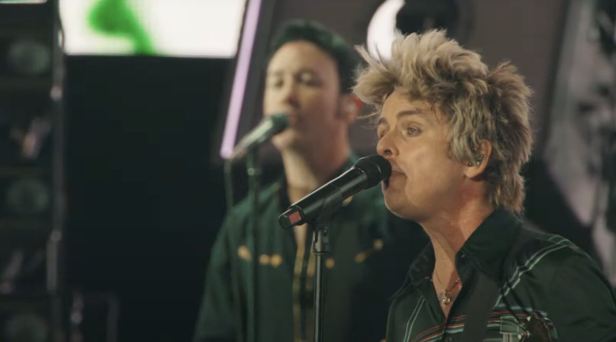 THR's tweet photo. "Running away from pain, like the kids from Palestine," sang Billie Joe Armstrong while performing "Jesus of Suburbia" with #GreenDay at #Coachella2025 https://t.co/pZ4Q21wcTB https://t.co/y8PPK8ganX