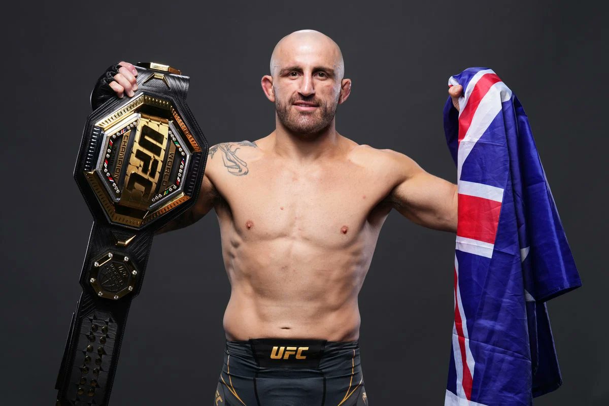 MatMattersPod's tweet photo. 👑 Alexander "The Great" Volkanovski does it AGAIN!

He reclaims the featherweight title, smashing the myth that fighters over 35 can't hang below 155 lbs. 💪🔥
"There is no school like old school!" 🧠🥋

Are we witnessing one of the GOATs in real time? 🐐
#Volkanovski #UFCChamp https://t.co/bBNcXgq1CV