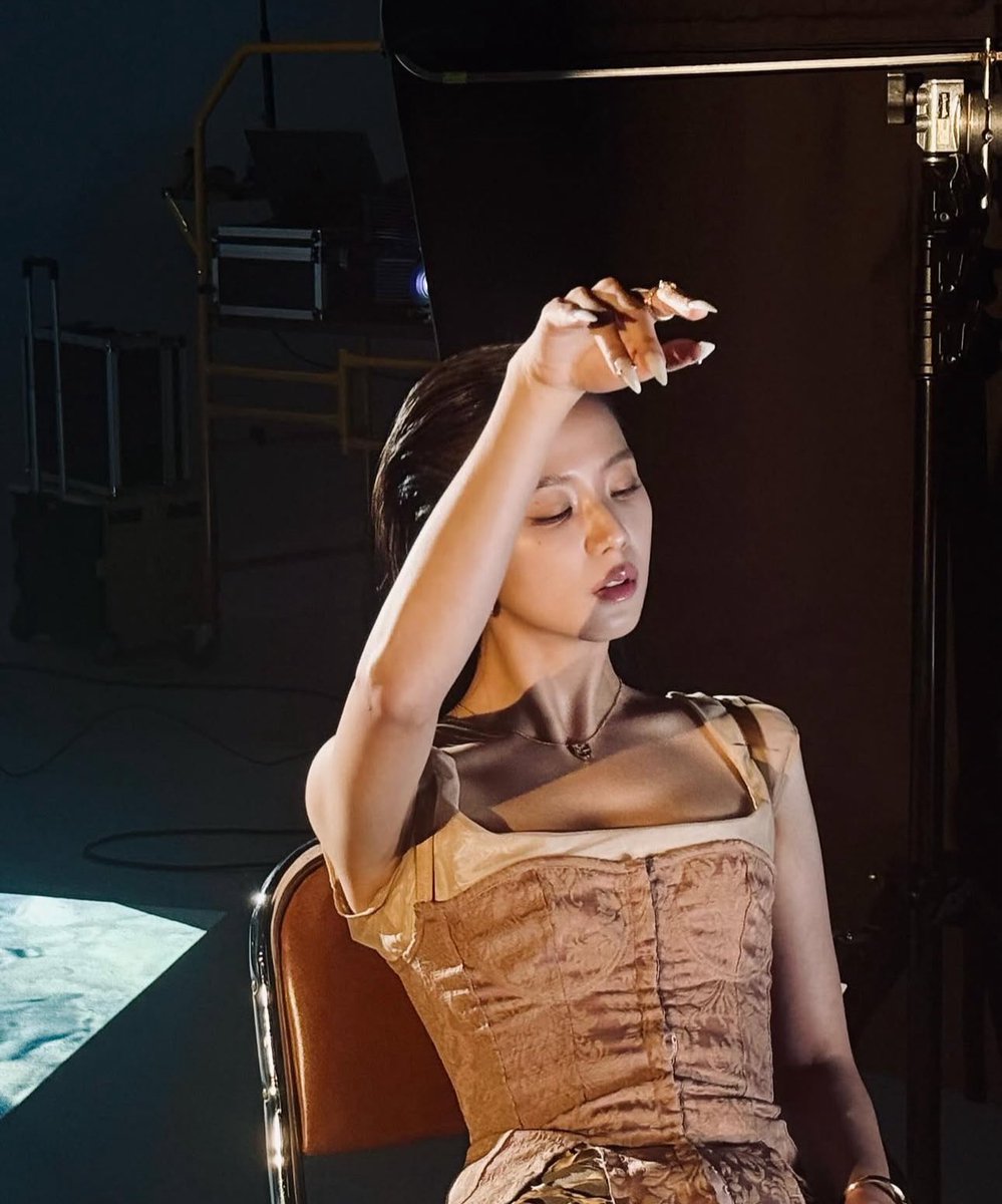JISOO NEWS tweet media