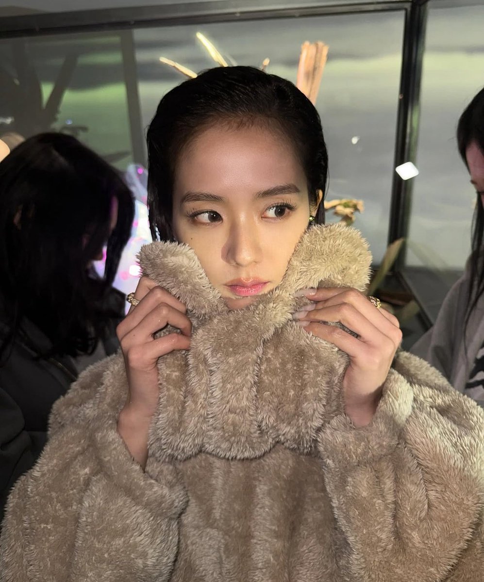JISOO NEWS tweet media