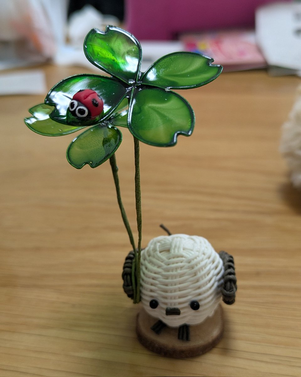 seren1001's tweet photo. タラコシマエナガちゃんの持ってるクローバーにはてんとう虫！！目ヂカラあり(笑)

もふもふちゃんは娘が何故か拉致して遊んでました( ﾟ∀ﾟ)･∵ﾌﾞﾊｯ!!
この子も目力あって可愛い( *´ω`* )

 #とまこまいstyle https://t.co/s9pVqkAUVj