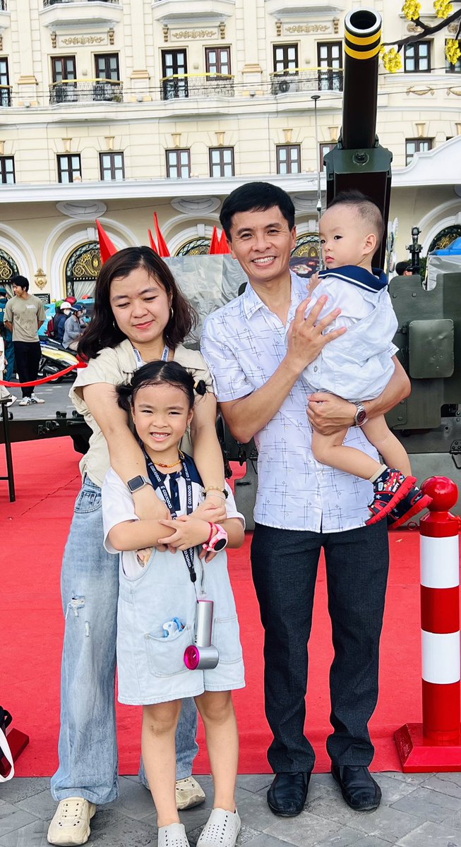 linh0ngoc's tweet photo. Tự hào Việt Nam!!!
#giadinhMangTao #viettiepcauchuyenhoabinh https://t.co/Ys29bKCA1n