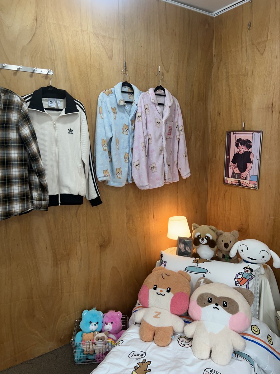 📍스윗도프

빈늘 동거하는 자취방을 그대로 옮겨놓은 카페가 있다??

디테일이 하나하나 다 살아있어서 들어가자마자 헉 했슴니다… 캠게 빈늘이 실존하는거 같아요😭 소름돋는 포인트들이 더 많아서 타래에 차례로💕

#420번째_우주 #The_420th_Universe
#빈늘 #binhao <a href="/BN_420th/">420번째 우주</a>