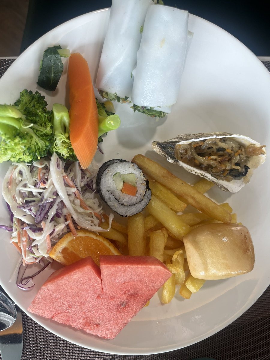 AnithaChelliah's tweet image. #halongcruise #lunchathalong 

@Karthi_Genelia 
@Gayathri_Nathan 
@NalaiyaVivasayi