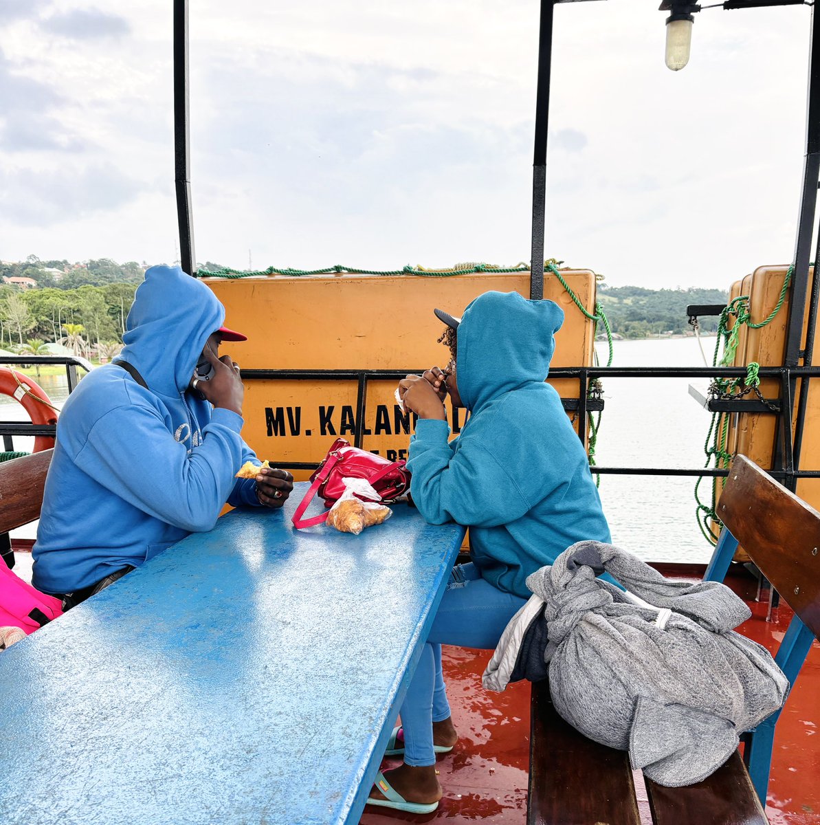 Merryheartsug's tweet image. Women don’t need much 🥰
Just love 💕 😂😂😂😂