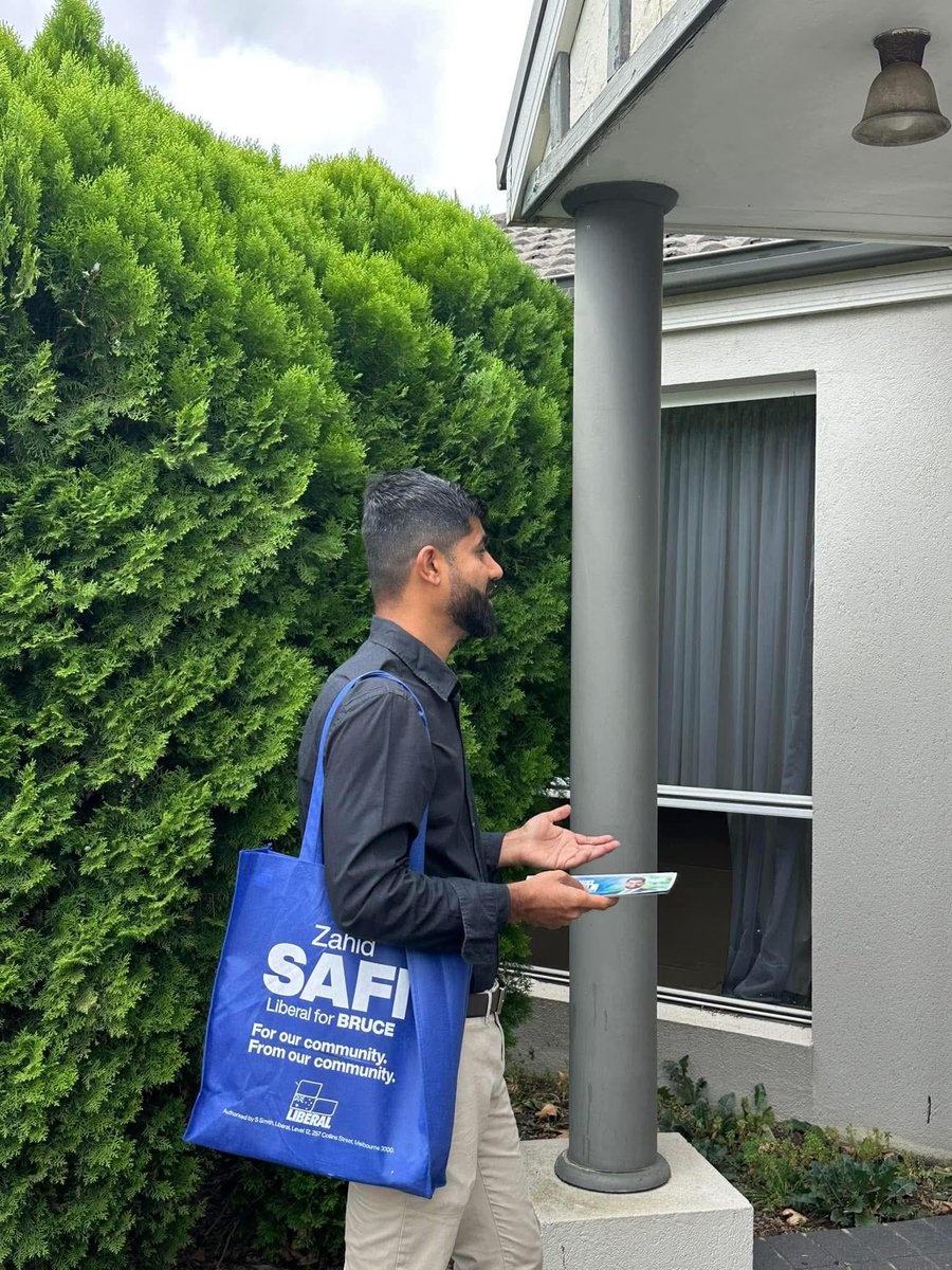 DawranHakimi's tweet photo. Zahid Safi is a dangerous choice for Bruce.
He denied Hazara persecution, misused Human Rights Watch, and spread lies that insult genocide survivors.
This isn’t politics—it’s a moral failure.
Vote against hate. Vote for truth. Vote Julian Hill.

#AusPol #BruceVotes #HazaraVoices https://t.co/xt0S73Acr6