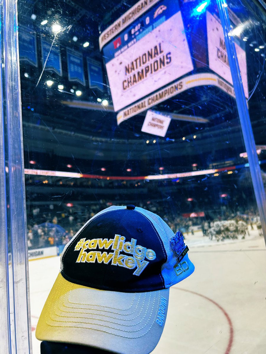 ChunkThelen's tweet photo. @Buccigross @WMUHockey are the kings of Cawlidge Hawkey! https://t.co/UVFropno3k