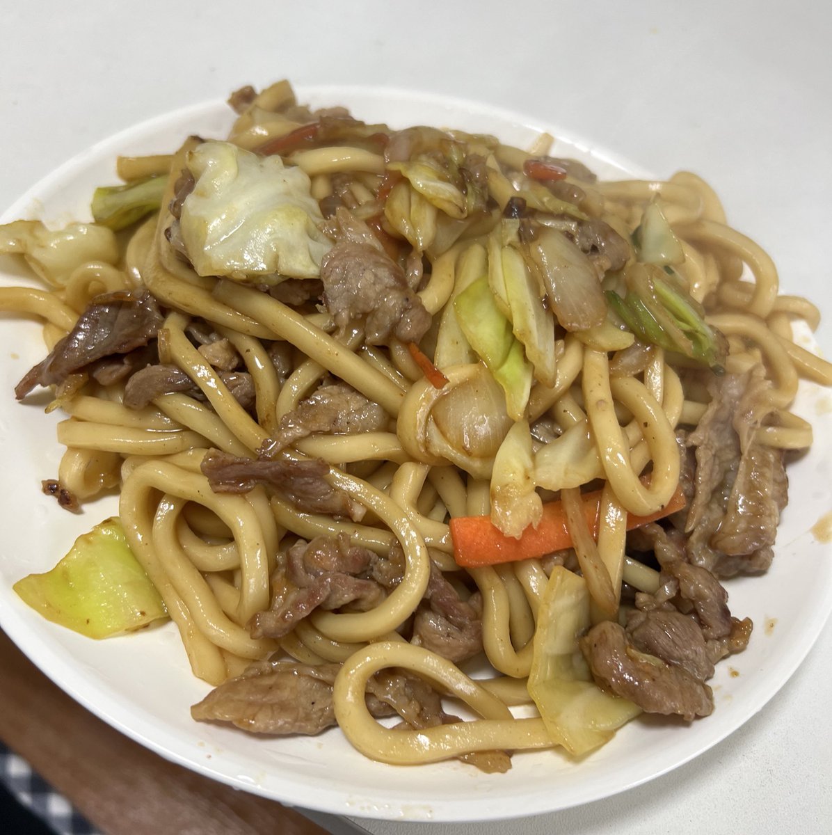 PiskeSmile's tweet photo. お昼ご飯🍚は
焼きうどん👍

はい、美味しい😋 https://t.co/3g74sKZ1TQ