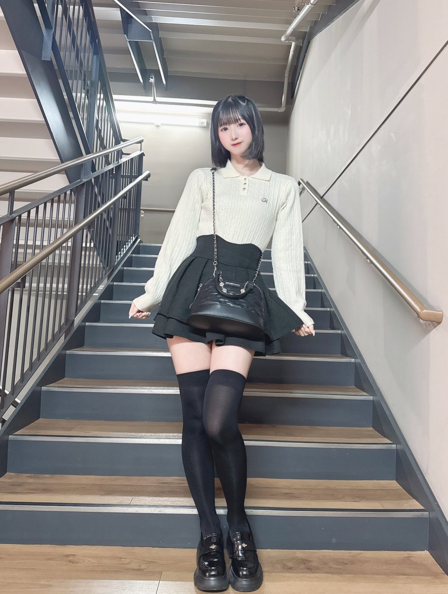 estlink_rara's tweet photo. 絶対領域!!♡ すきー？😗 https://t.co/u8u0n0Yf2q