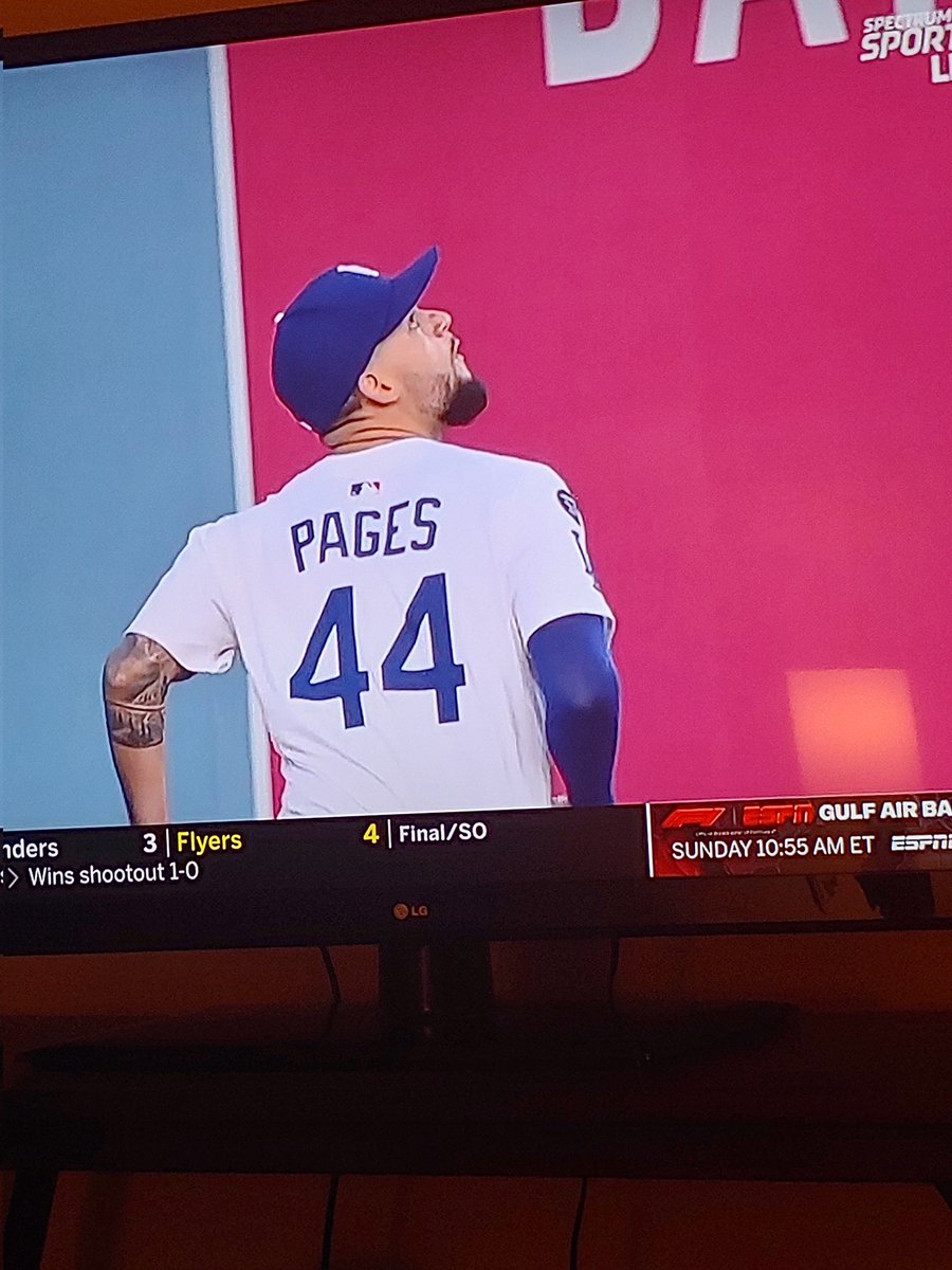 Bummer <a href="/espn/">ESPN</a> was a day some one there would have been aware enough to pair this top 10 play with "Empty Pages" by Traffic. <a href="/notthefakeSVP/">Scott Van Pelt</a>