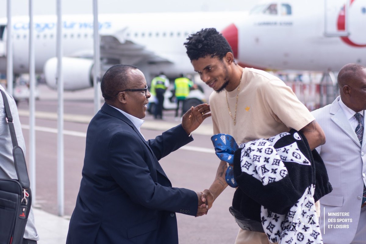 Labella_Mafia95's tweet image. Hii ndiyo aina ya mchezaji unamtaka kwenye timu yako:

- Experience ya CAF

- Leadership on and off the ball

- Master of transition play

- Smart defensive fouls

-!Calm under pressure

- Loyal to the badge

Kwa kifupi: Fabrice Ngoma is a Complete Package Leader.

Na sasa…