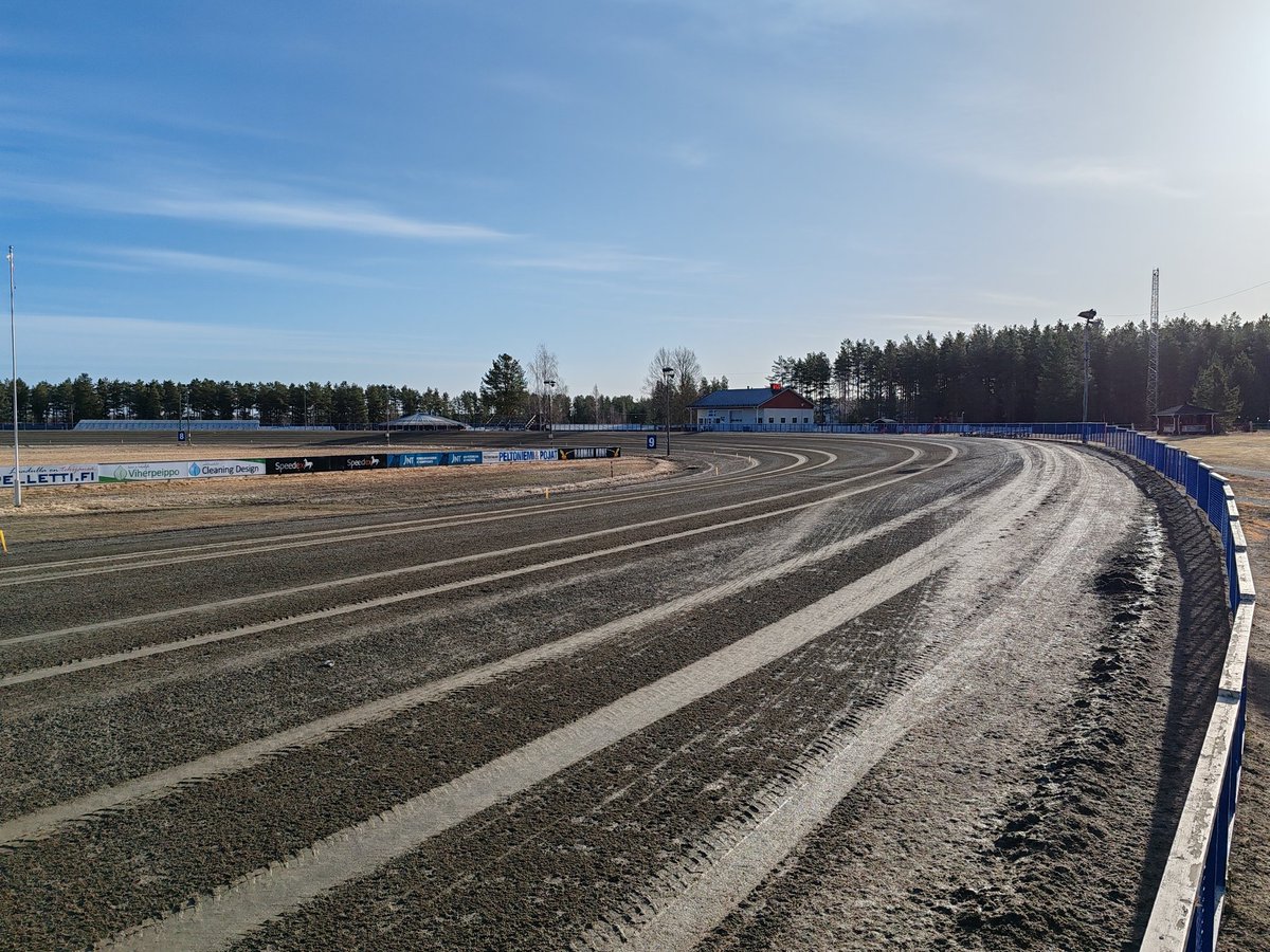 Nikulassa sunnuntairavit 13.4. klo 12 alkaen. Hyvällä kesäradalla ajetaan kilpaa. Vapaa pääsy! #ravit #kaustinen #nikula