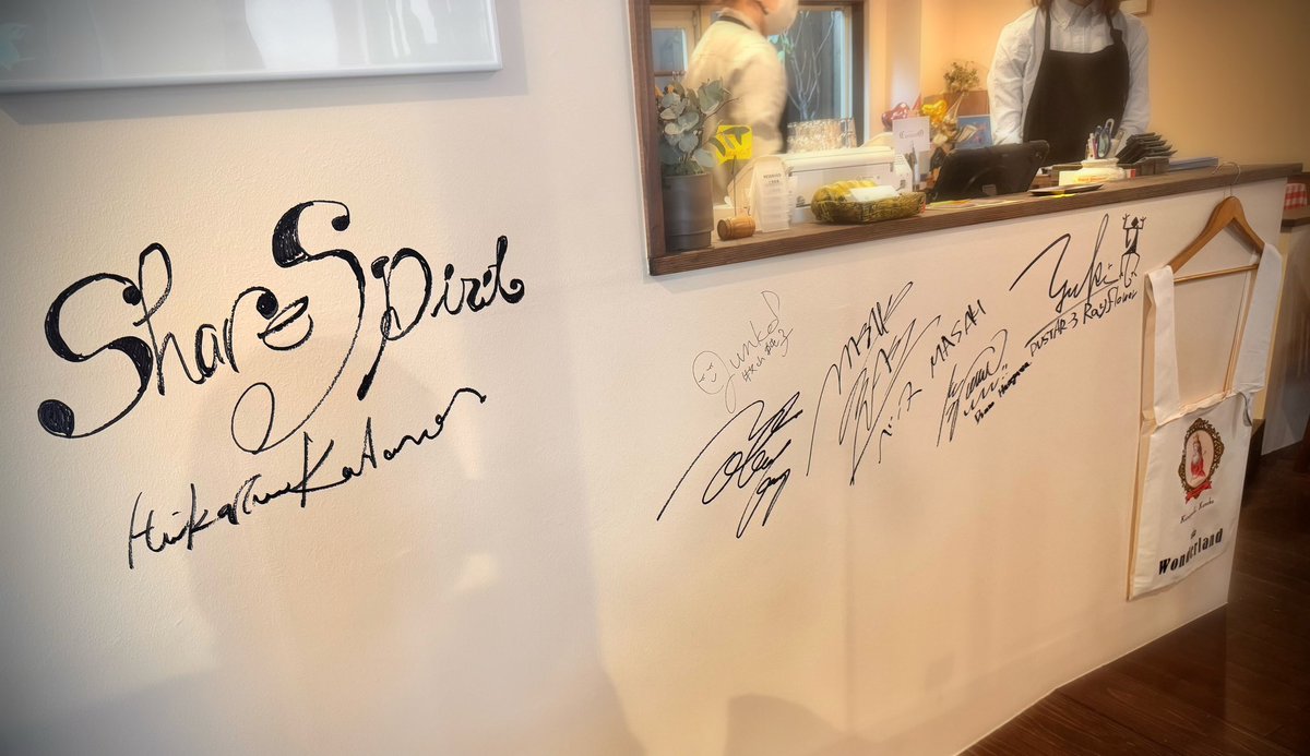 hydeさん、YUKIちゃんら、シェアスピの片野さんのサインも拝んできました♡