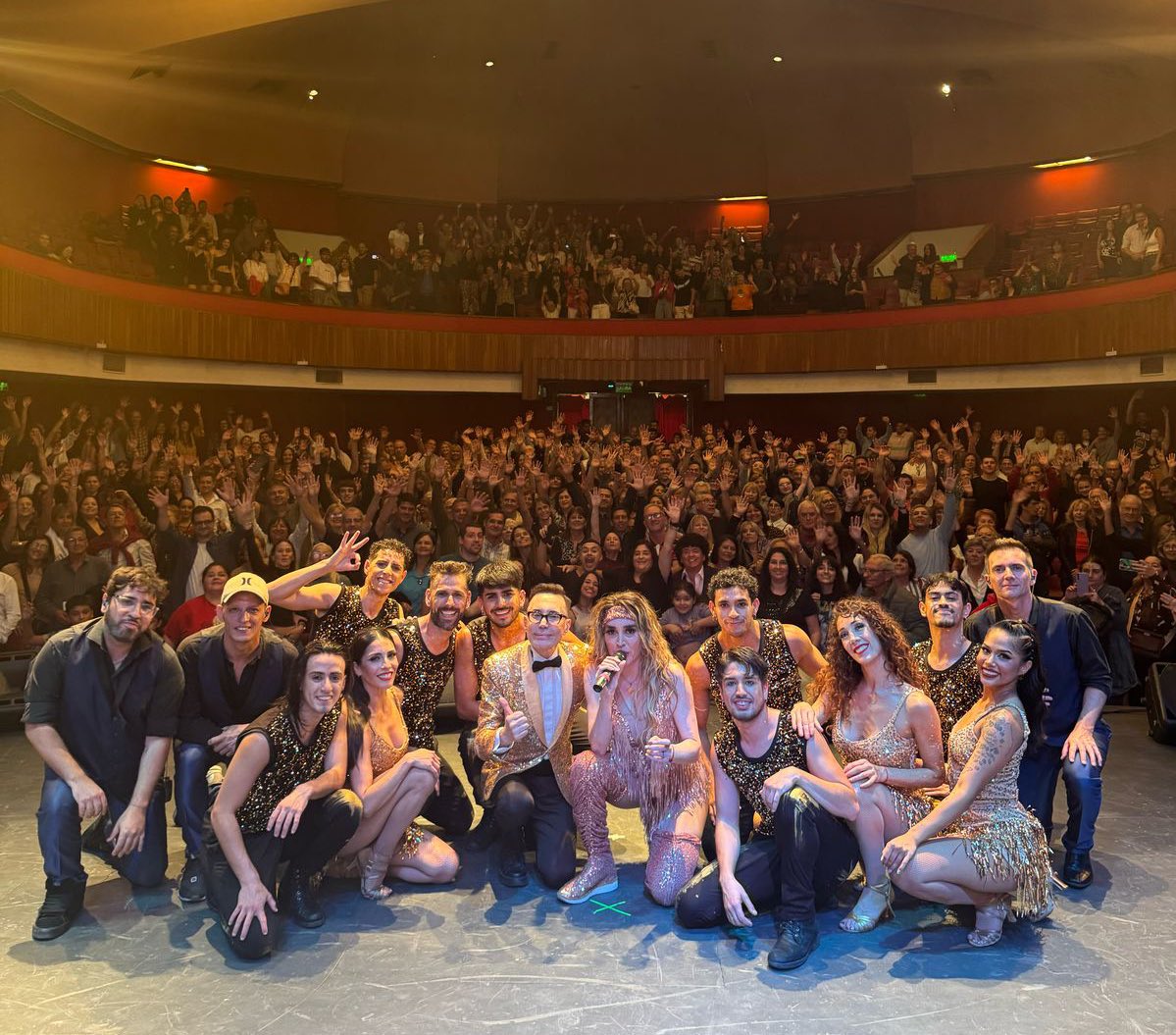 #Tours2025 3ra noche a full 🤩🙌
Gracias totales! #santaFe <a href="/fatimaflorez/">Fatima Florez</a>