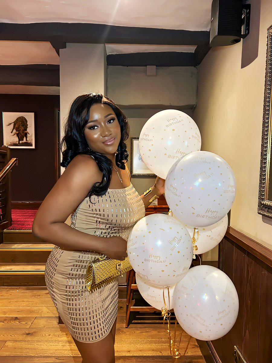 First Lady Federal republic of Cruiseeeeee 😂🙄😏 tweet media