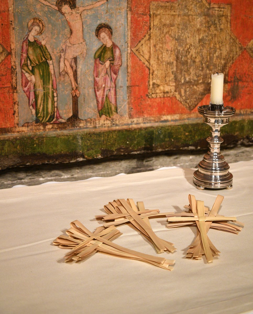 Join us at 10:30am for this morning's Palm Sunday Eucharist with Blessing of Palms. Music is by Palestrina, Lassus and Guerrero.  bit.ly/4iqsLSd #westminsterabbey