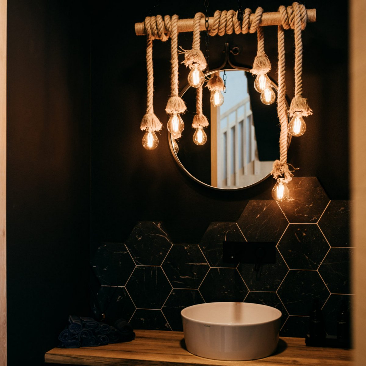 Loxone ile işletmeniz bir merkezden yönetilebilir.✨
Misafirleriniz muhteşem atmosferin tadını çıkaracak ve siz de kontroller konusunda endişelenmeyeceksiniz.💚 

_________
Akıllı otomasyonla iş ve yaşamı iyileştiriyor ve basitleştiriyoruz.
#Loxonetr #akıllıbina #otomasyon