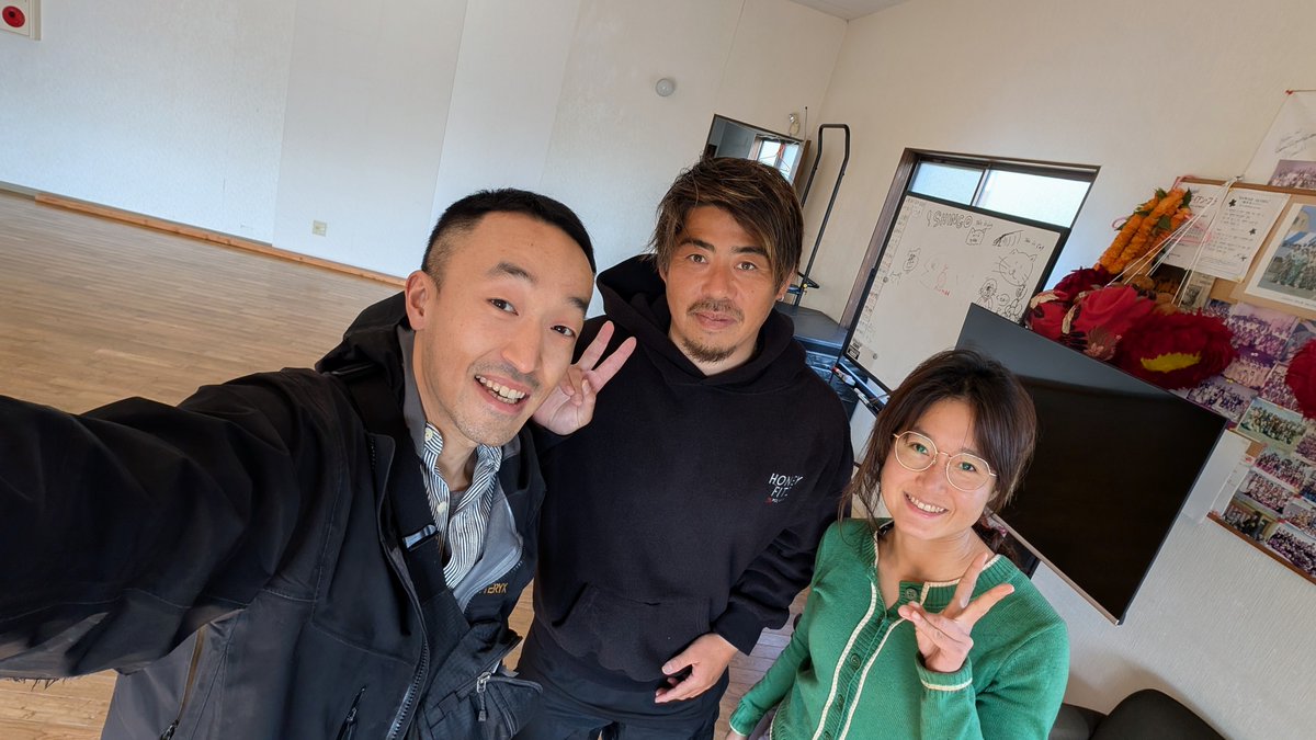 Fanger23's tweet photo. 回顾当时的po感慨万千。
我们居然能继续到今天，她来北海道和我度过了雪季末的一个月，我趁着去东京处理事情又待了两天，一起参加了奥运选手教练的冲浪划水课。明天她回Brisbane，phd还要读3年，约定了9月澳洲再见，刚刚机场俩人又掉了点眼泪不过算是平稳的分别了😂接下来几个月集中自己的事情 https://t.co/HrljjJwRi5