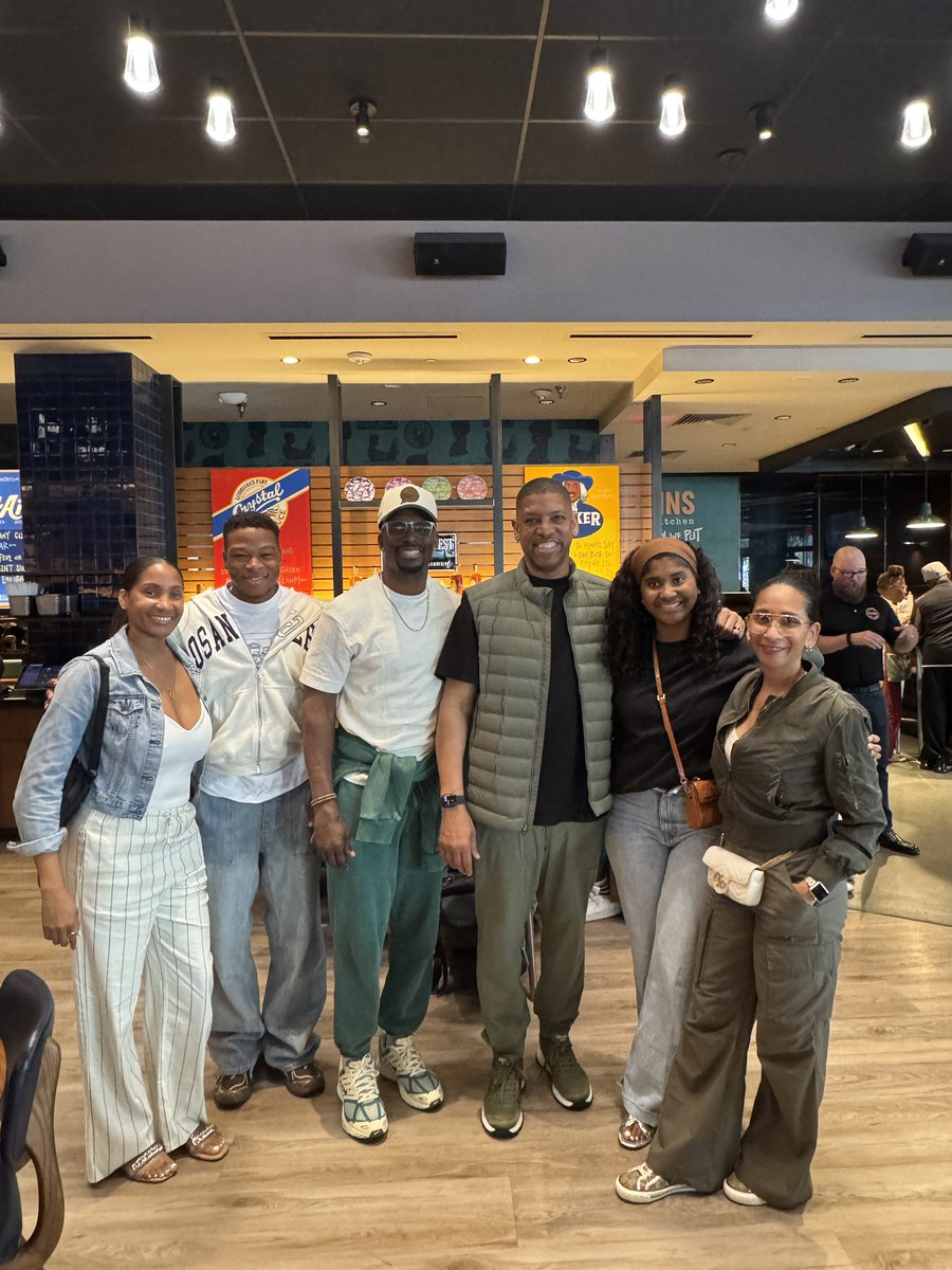 AlTheHawk's tweet image. Came out to support my friend and one of my favorite NBA point guards growing up Kevin “KJ” Johnson @ his restaurant @fixinssoulkitchen !!! Best soul food I’ve ever had at a restaurant!! @kj_Majorjohnson @los_angeles_restaurants @bestsoulfood