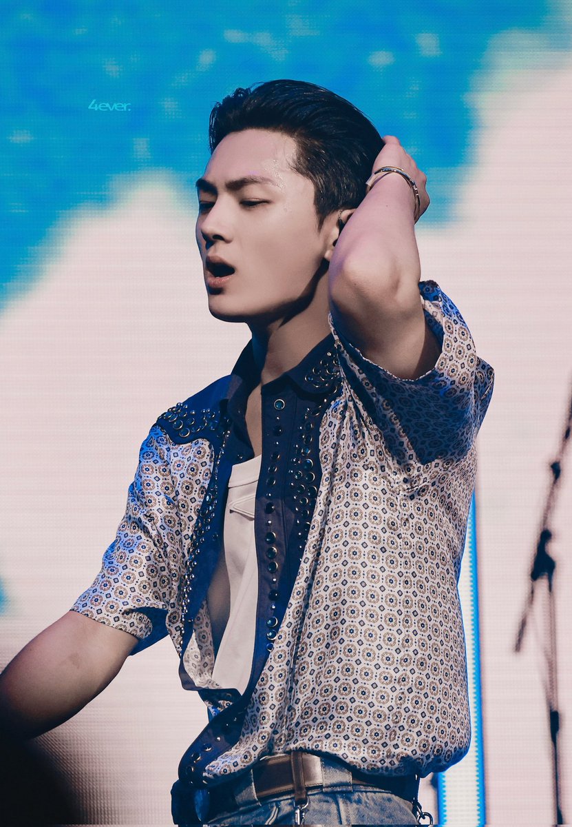 jayhoonsgf's tweet photo. “Then black slick hair has really that vocal prowess” 

THAT’S OUR 4TH GEN POWER VOCAL KING JAY 🙂‍↕️

ENHYPEN JAY ROCKS COACHELLA
#ENHYPEN_JAY #JAYatCOACHELLA #ENCHELLA https://t.co/DLLZbUBSQn