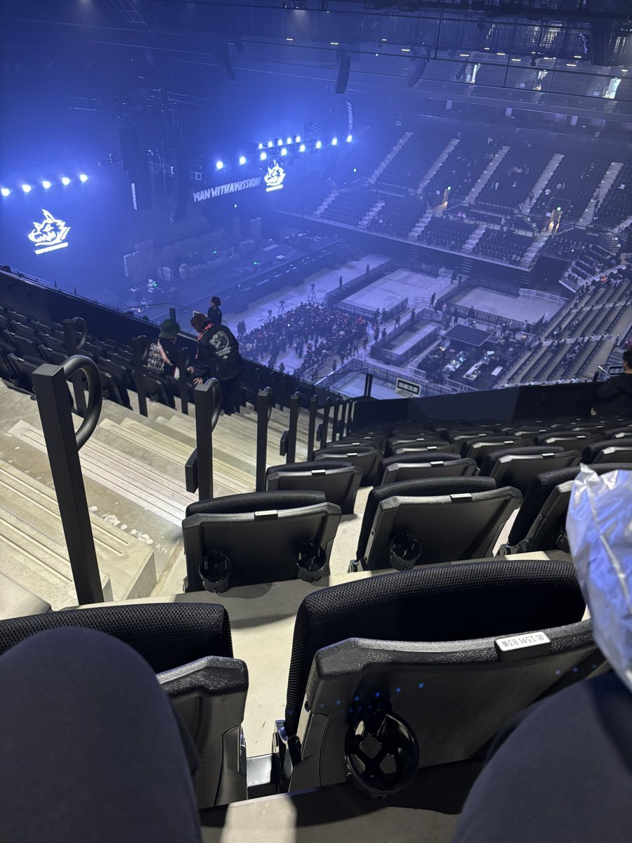 w0w57's tweet photo. 確かに立って見るには怖すぎるで🙄ww https://t.co/gHao4ySMRe