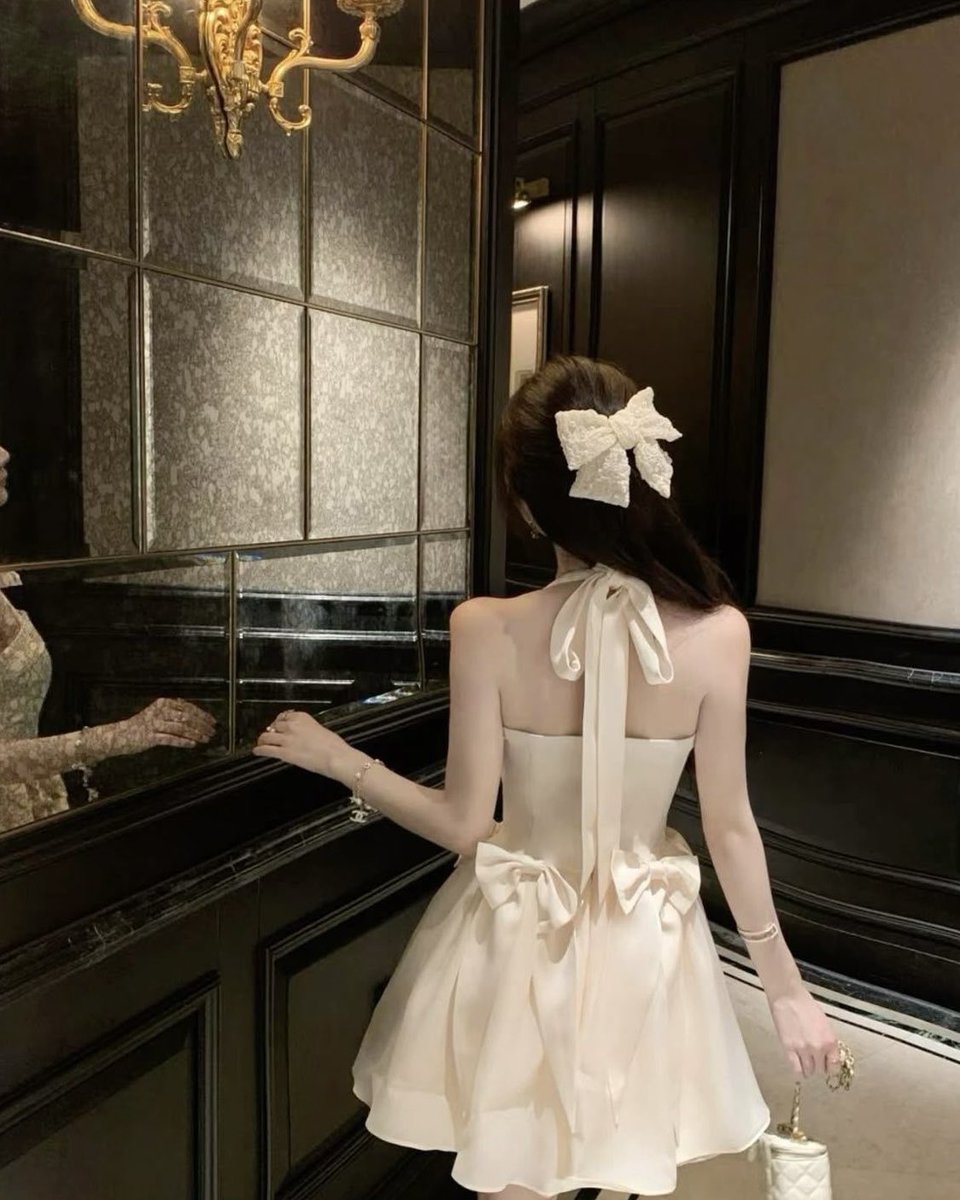 本当に魅力的な人って『執着しない人』スキンケアも、メイクも、人間関係も。どれか1つに執着しすぎると、余裕がなくなってしまう。品のある女性って、どこかあっさりしていて媚びないし、見栄を張らない。でも、ちゃんと美しくて芯がある。こだわりはあるけど、執着しないから惹かれるんだよね🌹