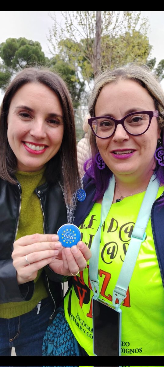 Es hora de hablar de casi 1 millón de personas en fraude de ley, mayoría mujeres.
A sus familias les urge que sean el foco del debate para darles solución definitiva.
GRACIAS por estar del lado de las víctimas sin reservas <a href="/IreneMontero/">Irene Montero</a> <a href="/PODEMOS/">Podemos</a> <a href="/ionebelarra/">Ione Belarra</a> <a href="/isaserras/">Isa Serra🙋🏽‍♀️</a>
#FijezaYa