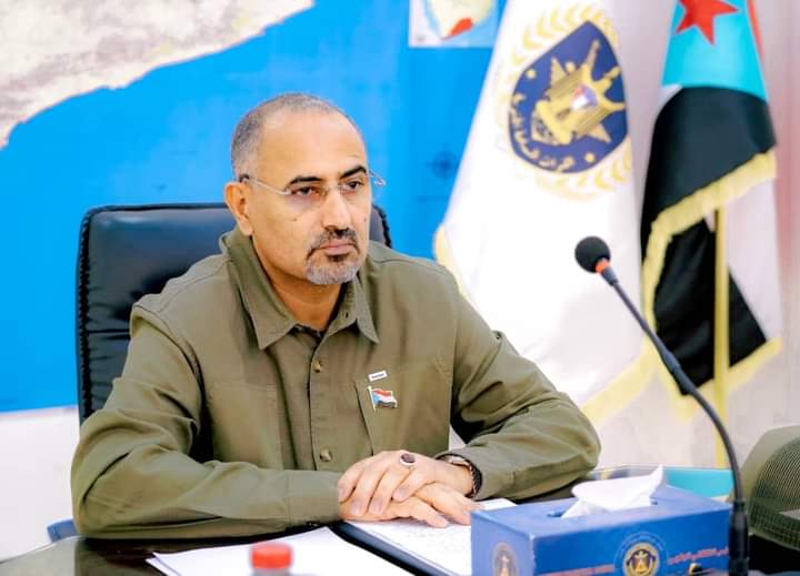 بعيدا عن رواد العزب وجرسونات المطاعم في المهجر وكثير من الحسابات المستعارة على السوشل ميديا
وخذوها من مواطن حضرمي متواجد على ارض #حضرموت ، ابناء حضرموت قاطبه خلف هذا الرجل
✌🏾 ومن قرح يقرح