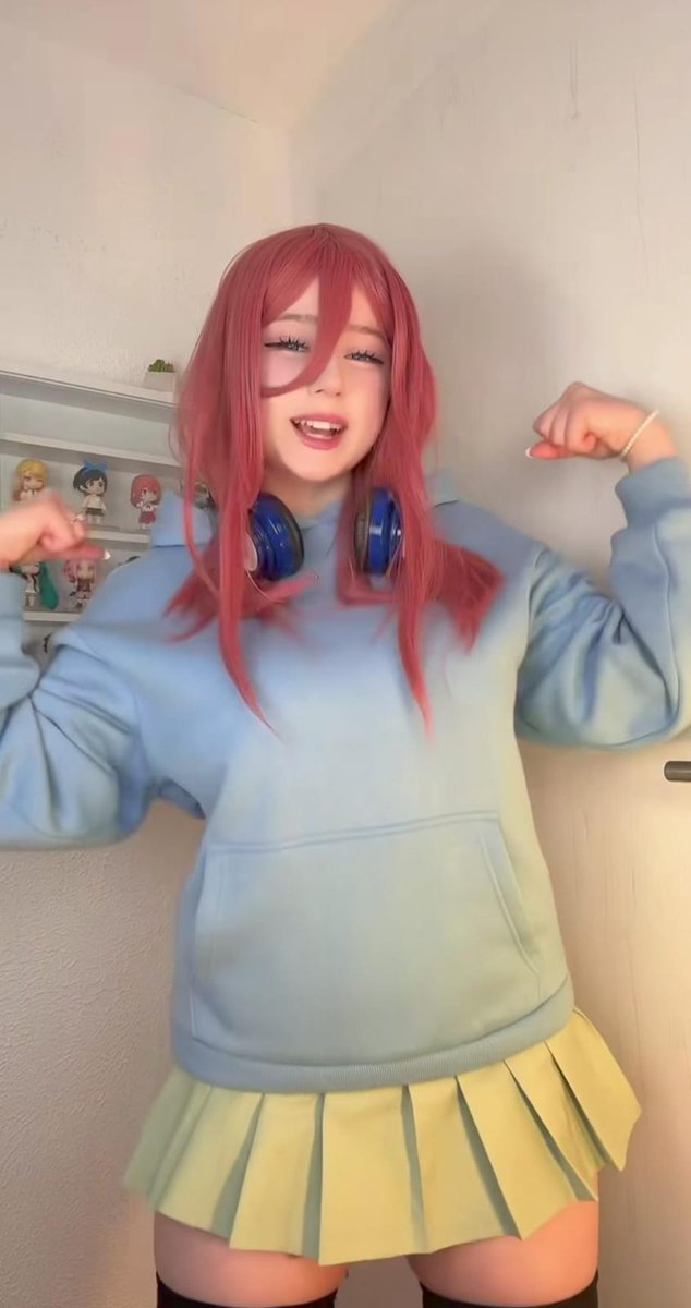 FubukiHero's tweet photo. Still not really into it, but hopefully it looks a bit better than the last one 

Cosplayer: @upminaa 

#QuintessentialQuintuplets #五等分の花嫁 https://t.co/9VprpOy8v2