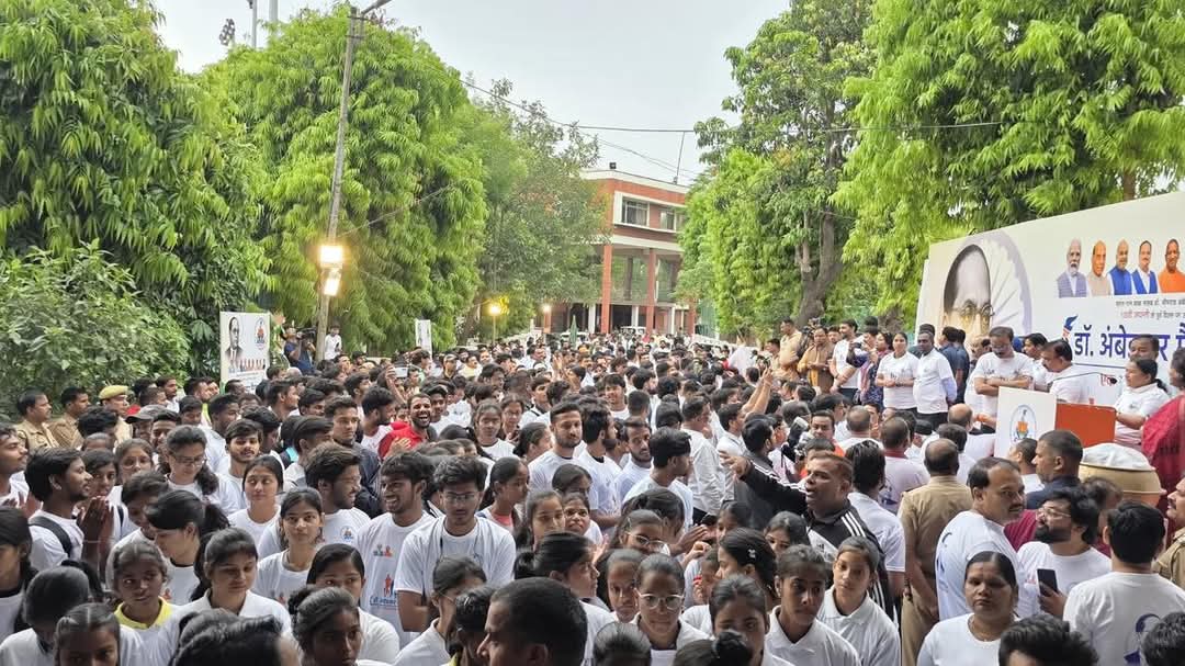 NeerajSinghSays's tweet photo. भारत रत्न बाबसाहब डा० भीमराव अम्बेडकर जी की 135वीं जयंती के पूर्व दिवस पर “के० डी० बाबू स्टेडियम से अटल चौक होते हुये 1090 तक” आयोजित “डा० अम्बेडकर मैराथन” दौड़ को प्रदेश महामंत्री आदरणीय श्री @idharampalsingh  जी भाईसाहब ने झण्डा दिखाकर रवाना किया।

इस अवसर पर प्रमुख रूप से प्रदेश महामंत्री श्री गोविंद नारायण शुक्ला जी, प्रदेश उपाध्यक्ष एवं मा० विधान परिषद सदस्य श्री संतोष सिंह जी, श्री ब्रज बहादुर सिंह जी, मुकेश शर्मा जी,एमएलसी रामचन्द्र सिंह प्रधान जी, महानगर अध्यक्ष लखनऊ श्री आनंद द्विवेदी जी, मा० विधायक श्री नीरज बोरा जी, विधायक योगेश शुक्ला जी उपस्थित रहे।