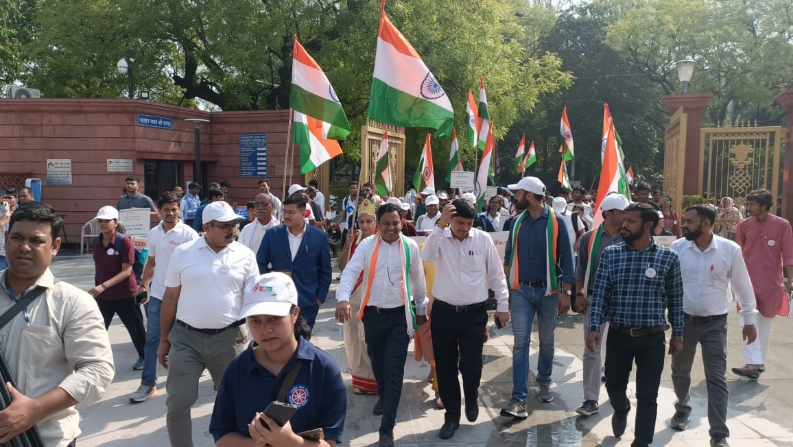MYBharatHQ's tweet photo. Hon'ble Minister Shri Ravinder singh Indraj and Hon'ble MLA Ravi kant ji along with other dignitaries  flagged off the Jai Bhim Padyatra organised by MYBharat-NYKS Delhi .
Over 1200 volunteers participated in the padyatra. https://t.co/9HcgnYPeH2