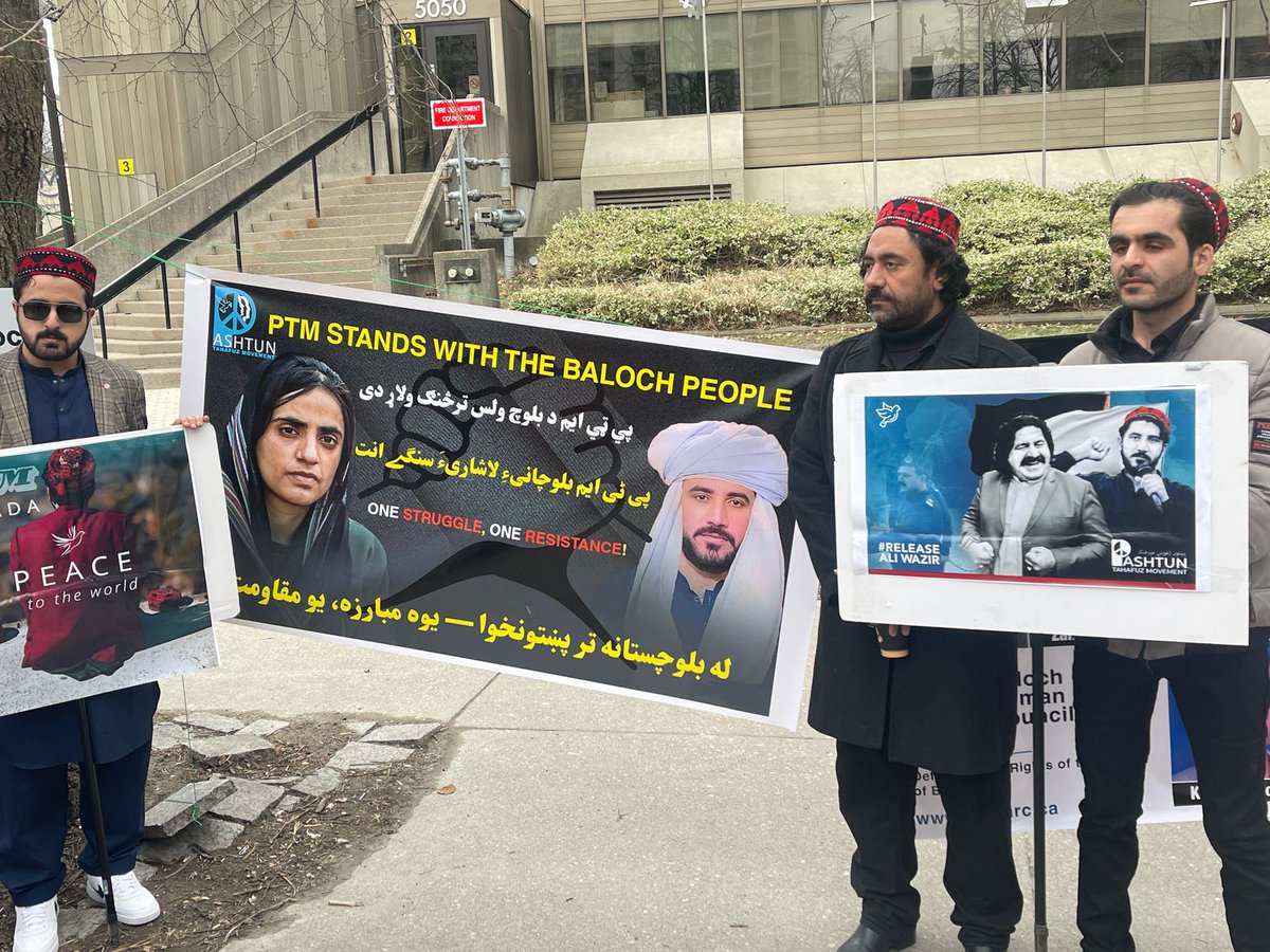 ptmkhyber's tweet image. "جرمنی میں PTM کے احتجاج نے نہ صرف پشتونوں کے حقوق کی آواز بلند کی، بلکہ بلوچ بھائیوں کے دکھ کو بھی اجاگر کیا۔ یہ مشترکہ آواز ریاستی جبر کے خلاف مظلوم اقوام کے اتحاد کی علامت ہے۔ 
#PashtunLandPashtunRights #GermanyProtest #HumanRights"