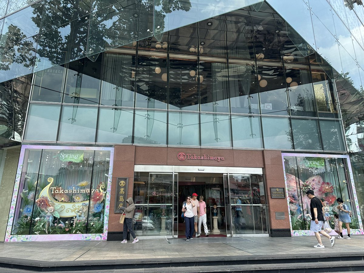 Tatsu_enbu's tweet photo. ホーチミンの高島屋に来てみた😊
中国にいてもベトナムにいても、その国の人達の経済を動かす力はもの凄く高いと感じさせられるな〜🧐 https://t.co/8gkkRFndAa