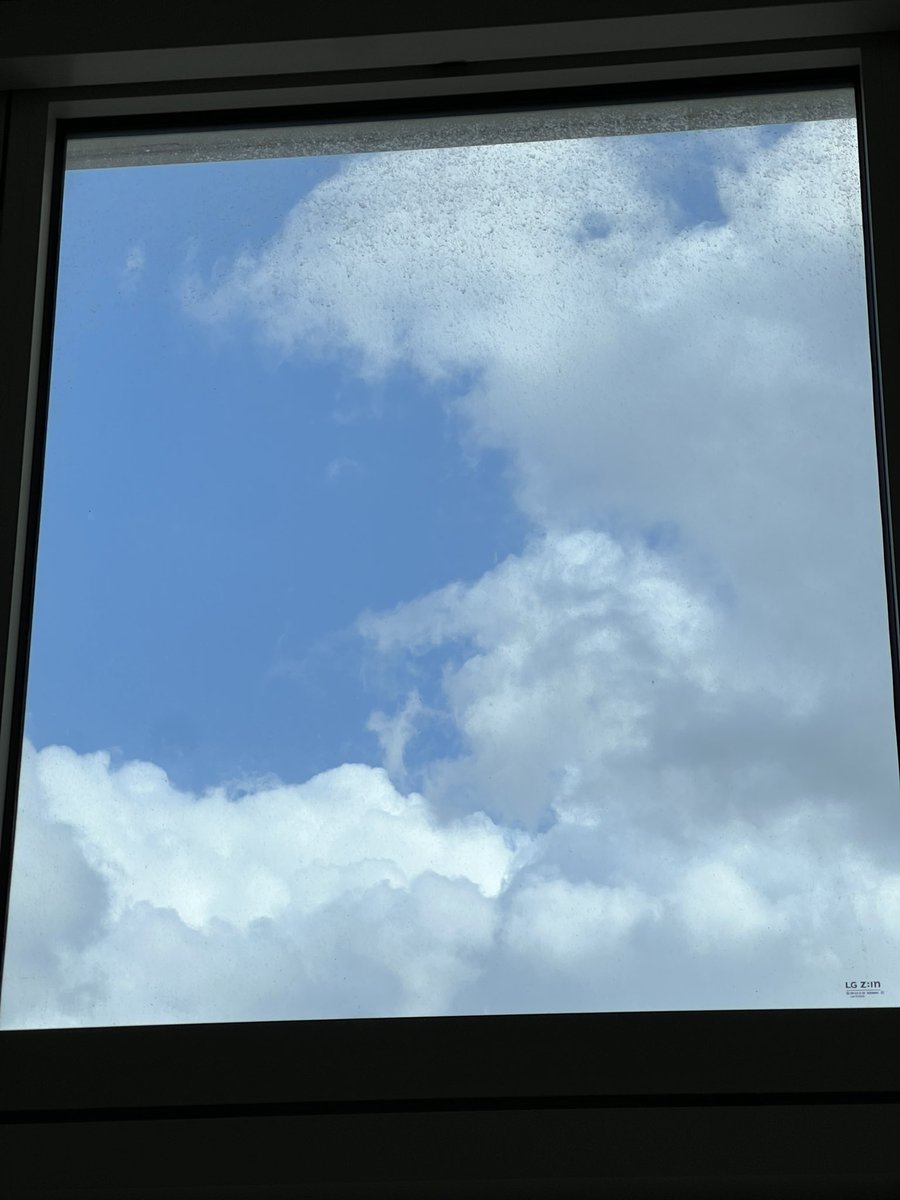 지금 하늘!
오늘 날씨 대체 왜이래?
요란난리법석.
4.13