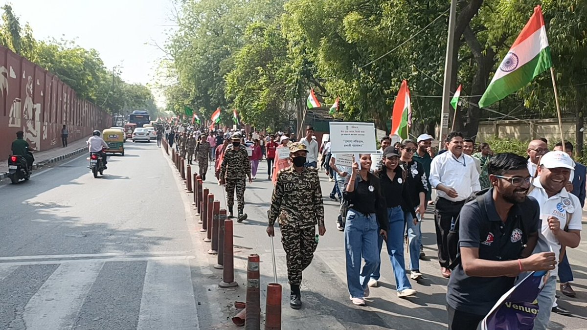 MYBharatHQ's tweet photo. Glimpses of #JaiBhimPadyatra organised by MYBharat-NYKS Delhi State as a heartfelt tribute to Dr.B.R.Ambedkar .
The padyatra was led by Shri Ravinder Singh Indraj, Hon'ble Minister  Delhi Govt, Shri Ravikant Hon'ble MLA  along with the participation of 1200  youth volunteers. https://t.co/BLNZ7Sqs21