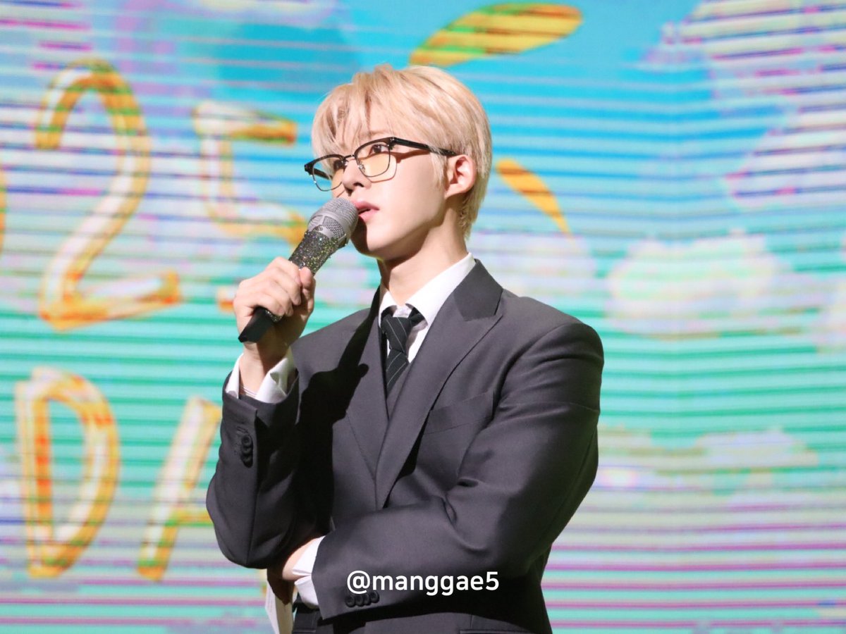 manggae5's tweet photo. 250412 ID-DAY

삼성중공업 남자친구 제발 저요 🙋‍♂️

#2025IDDAY #비아이 #김한빈 #BI https://t.co/hsoVvQqbHE