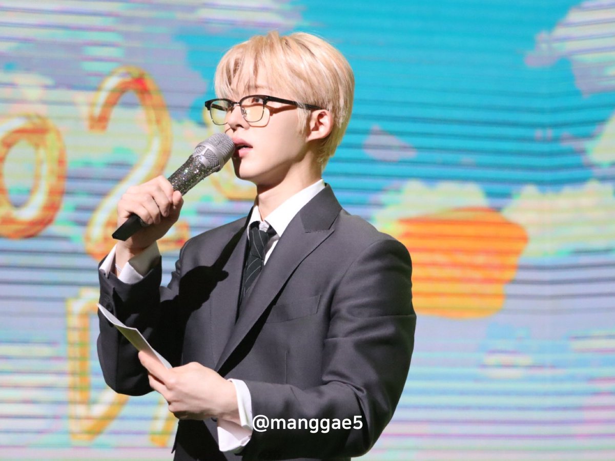 manggae5's tweet photo. 250412 ID-DAY

삼성중공업 남자친구 제발 저요 🙋‍♂️

#2025IDDAY #비아이 #김한빈 #BI https://t.co/hsoVvQqbHE