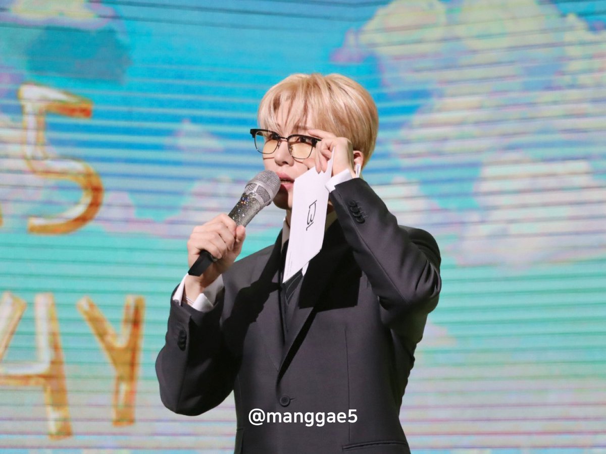 manggae5's tweet photo. 250412 ID-DAY

삼성중공업 남자친구 제발 저요 🙋‍♂️

#2025IDDAY #비아이 #김한빈 #BI https://t.co/hsoVvQqbHE
