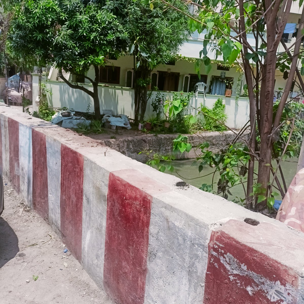 shravan444's tweet photo. Naala cleaned 15 days ago but waste still uncleared. People dumping garbage, animal waste &amp; threatening locals. Urgent need for new meshes &amp; strict action.Kindly help🙏
area :Prashanth nagar Sai Baba temple,Langarhouz
@GHMCOnline @revanth_anumula @CommissionrGHMC https://t.co/33y6jv3B1S