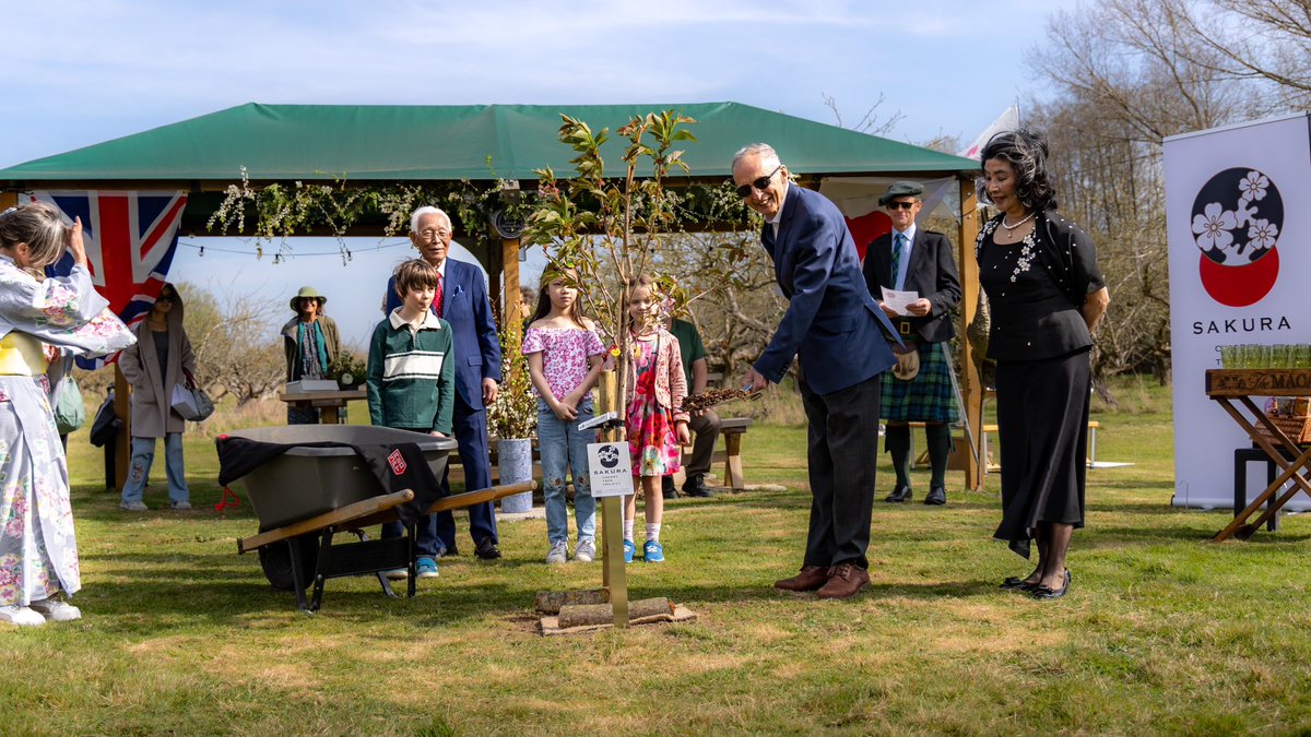 Coton Loves Pollinators ๐ ๐๐๐ (@cotonbuzz) on Twitter photo Thank you to all who came to #HanamiUK in Coton Orchard โ to plant, to honour, to celebrate. Heartfelt thanks to the volunteers hard work, the performers, Sir Graham Fry for planting the tree, and above all to Sano-san of <a href="/JapanUKSakura/">Sakura Cherry Tree Project</a> for the gift of blossom and friendship ๐ธ๐ Thank you to all who came to #HanamiUK in Coton Orchard โ to plant, to honour, to celebrate. Heartfelt thanks to the volunteers hard work, the performers, Sir Graham Fry for planting the tree, and above all to Sano-san of <a href="/JapanUKSakura/">Sakura Cherry Tree Project</a> for the gift of blossom and friendship ๐ธ๐
