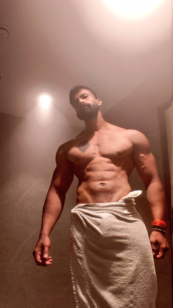 💪🏻😈
theshivarajput.syke.club
#theshivarajput
#hot 
#body 
#fit 
#FitnessMotivation
