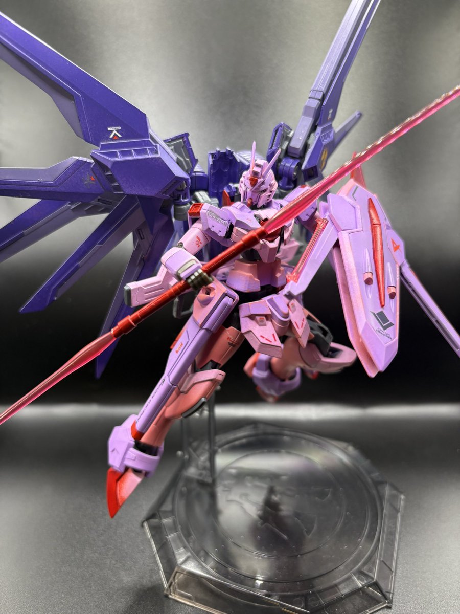 JoerInferno's tweet photo. The Rising Pandora Gundam! Mixing the Shia Quant, Rising Freedom, and the Schwarzritter! Made in reference to our good friend @applemoose__ 
#twitchstreamer #gundam #twitch #gunplacommuntiy #customgunpla #144gunpla #gundamseedfeeedom #risingfreedomgundam #gundamschwarzritter https://t.co/mD5PuD4FRi