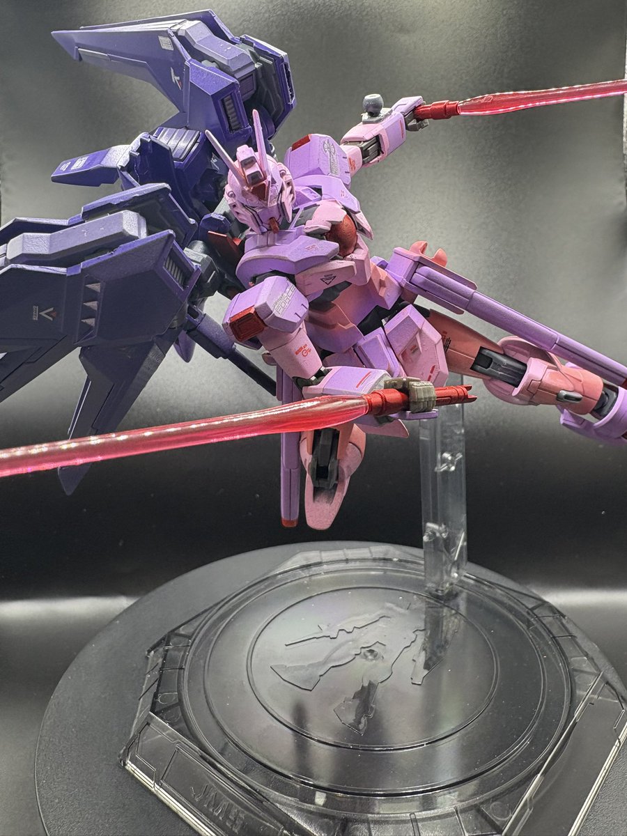 JoerInferno's tweet photo. The Rising Pandora Gundam! Mixing the Shia Quant, Rising Freedom, and the Schwarzritter! Made in reference to our good friend @applemoose__ 
#twitchstreamer #gundam #twitch #gunplacommuntiy #customgunpla #144gunpla #gundamseedfeeedom #risingfreedomgundam #gundamschwarzritter https://t.co/mD5PuD4FRi