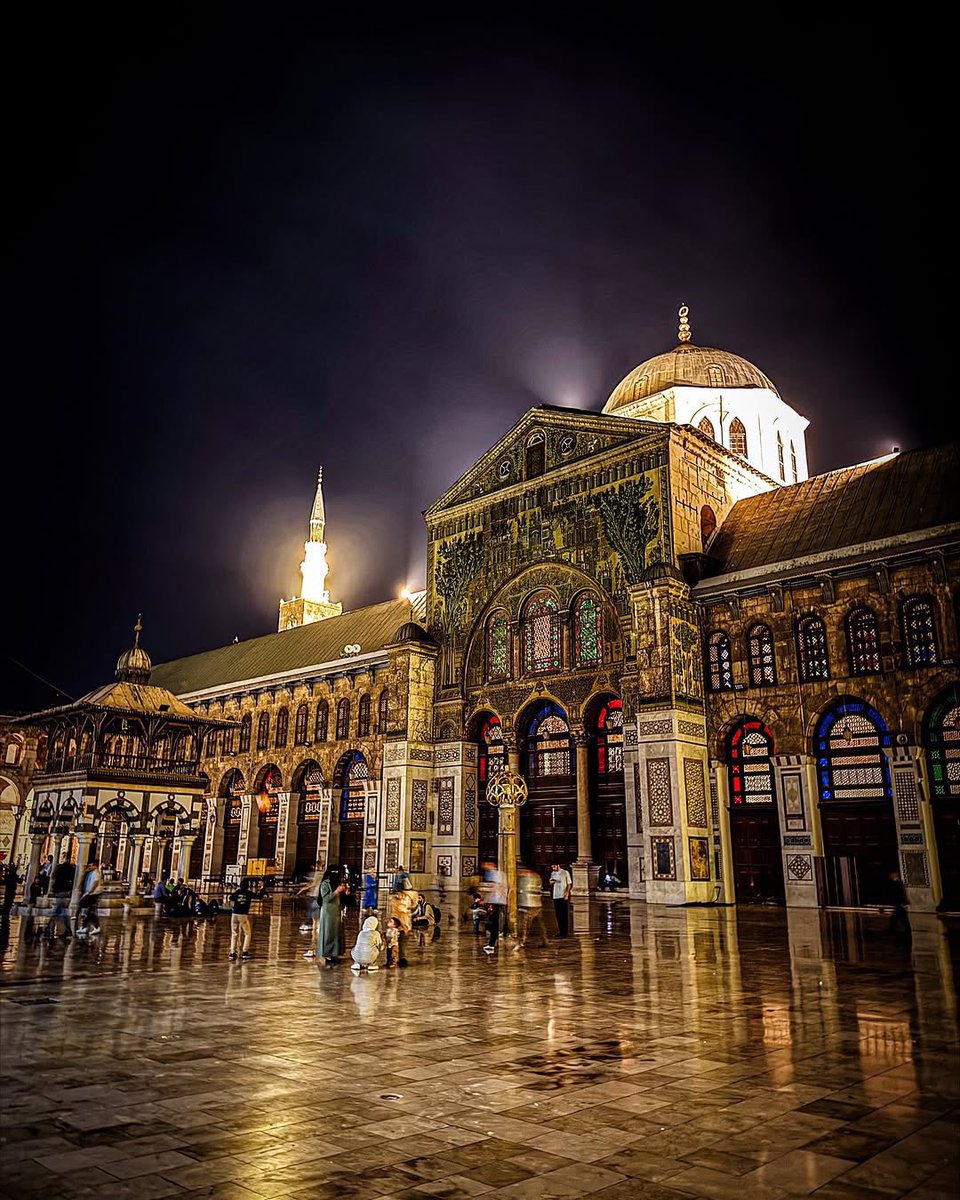 مسجد بني أمية في دمشق ليلاً