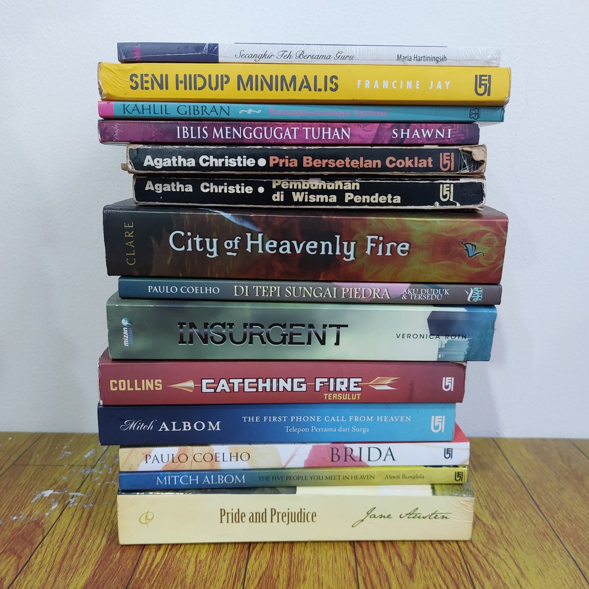 farid_efte's tweet photo. Selamat siang kawan-kawan, saya mau jual beberapa buku bekas, sebagian dari koleksi pribadi. Sila dilihat-lihat.

Pengiriman dari Depok, bisa via Tokped tapi ada tambahan biaya, diutamakan transfer langsung. Detail ada dilanjutan tweet.

Minta apresiasi RT ya, terima kasih 🙏🏽🙏🏽 https://t.co/kJFxDDUkqL