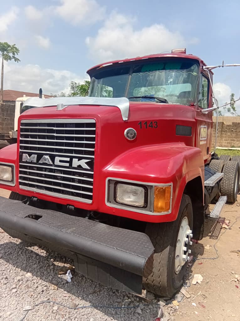 Christi83008554's tweet photo. Mack truck good and reliable https://t.co/zuR6XE3QJF