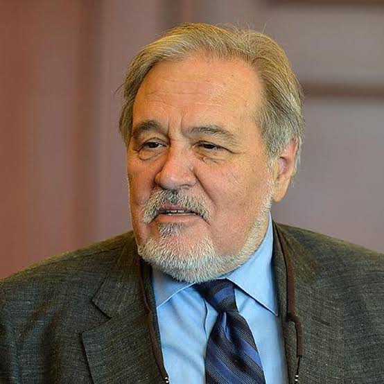 🔴 İlber Ortaylı: 

▪Türkiye’nin Türk nüfusu azalıyor.